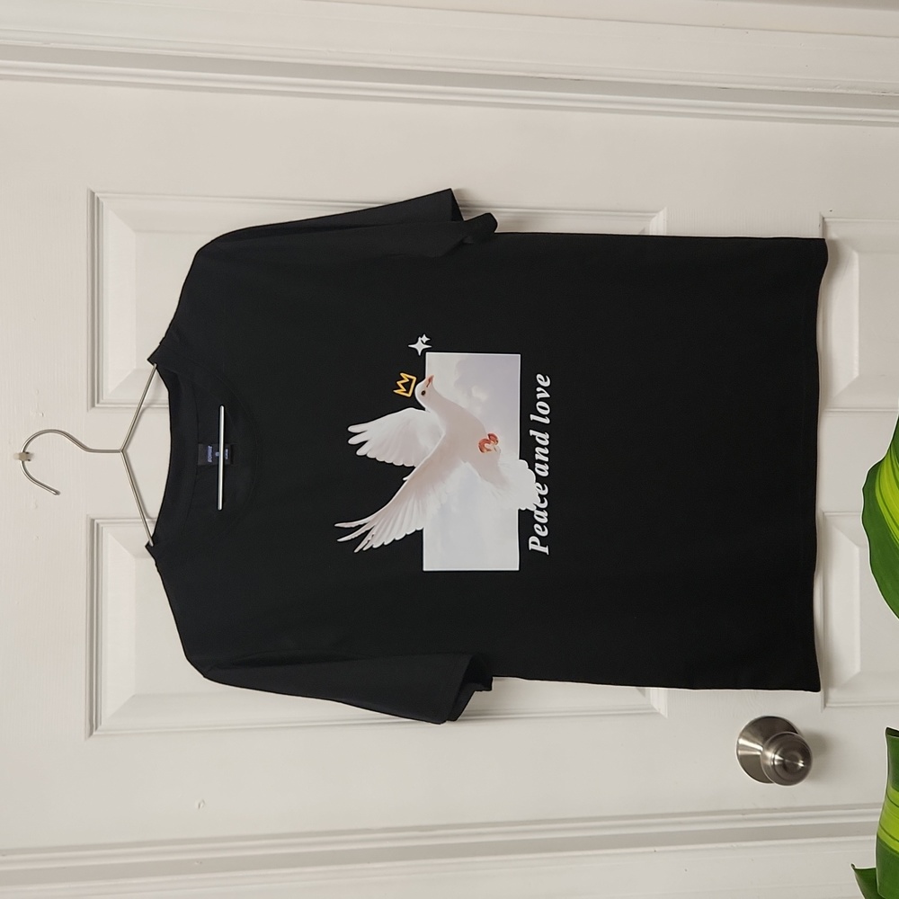 NEW! PEACE AND LOVE GRAPHIC TEE